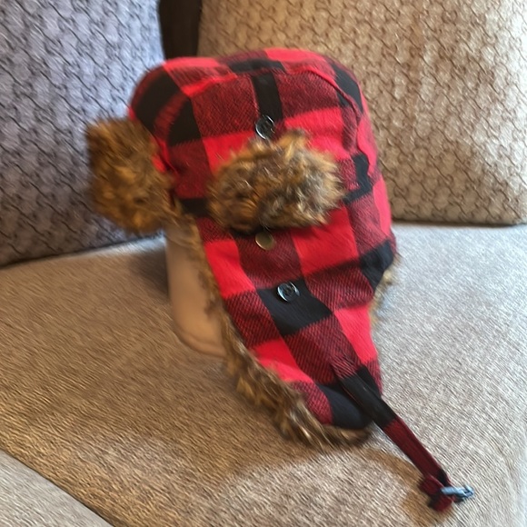 Red and black lumberjack fur trappers hat - Picture 6 of 11